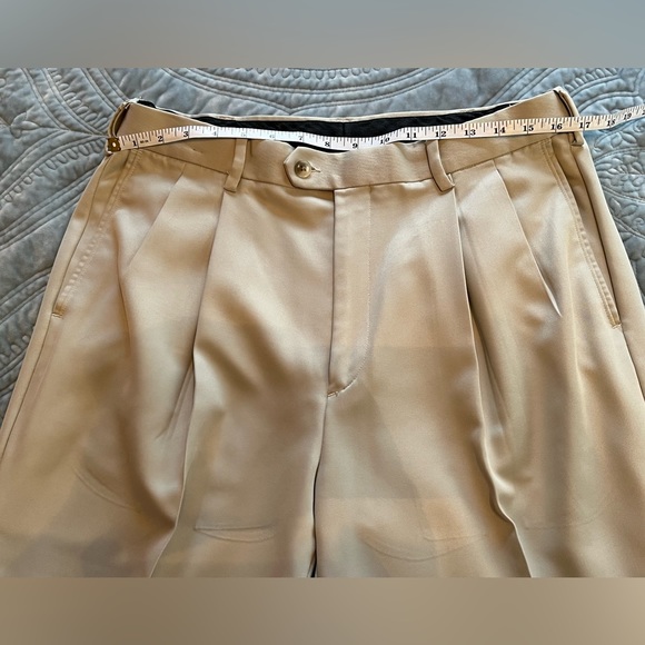 Men’s Roundtree &Yorke Easy Care Dress Pants Size 34x30 Pleated Front Cuffed Hem - Picture 8 of 9